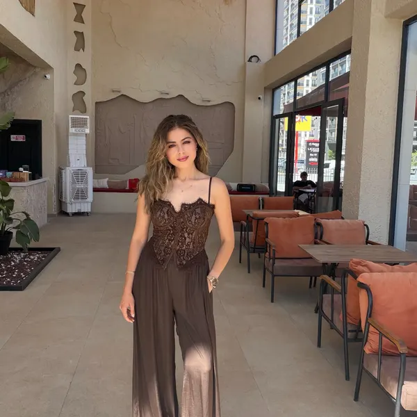 Yüksek Bel Palazzo Pantolon, yakın görünüm